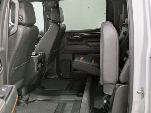 Used 2024 GMC Sierra 1500 AT4 w/ Technology Package AWD/4WD image 17