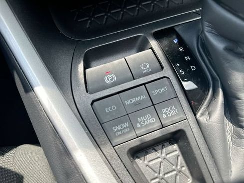 Used 2025 Toyota RAV4 LE AWD/4WD image 40