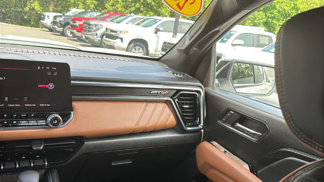 Used 2025 GMC Canyon AT4 w/ Nightfall Edition AWD/4WD image 23