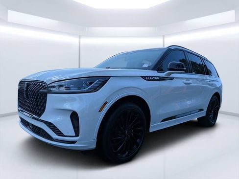 Used 2025 Lincoln Aviator Reserve w/ Equipment Group 201A AWD/4WD image 7