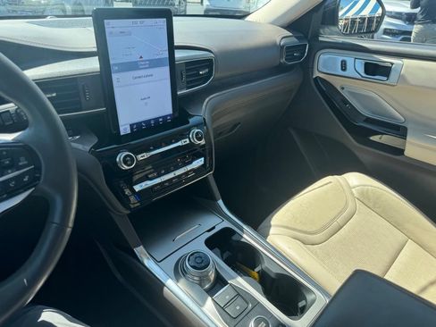 Certified 2023 Ford Explorer Platinum w/ Technology Package AWD/4WD image 15