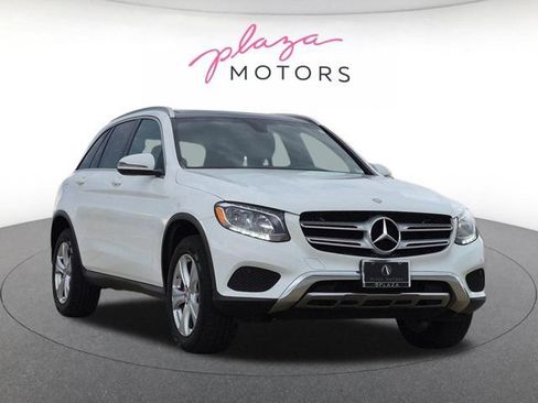Used 2017 Mercedes-Benz GLC 300 4MATIC image 3