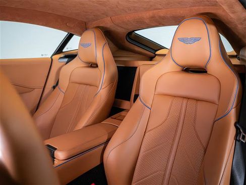 Used 2025 Aston Martin V8 Vantage Coupe image 14