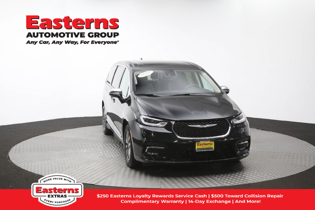 Used 2023 Chrysler Pacifica Limited FWD image 56