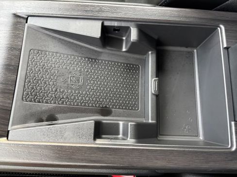 Used 2025 Nissan Ariya FWD image 26