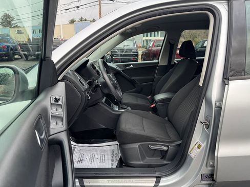 Used 2011 Volkswagen Tiguan S image 12
