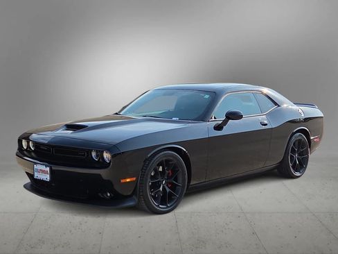 Used 2022 Dodge Challenger GT RWD image 4