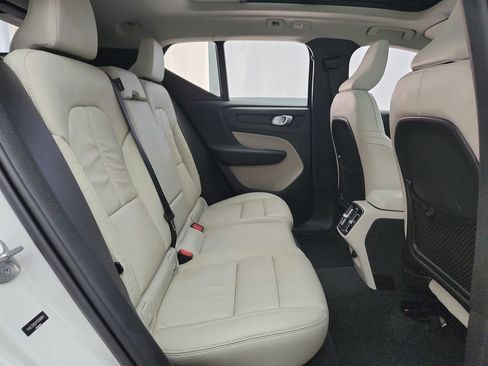 Used 2023 Volvo XC40 B5 Plus AWD/4WD image 31
