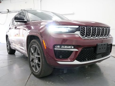 Used 2022 Jeep Grand Cherokee Summit w/ Luxury Tech Group V AWD/4WD image 38
