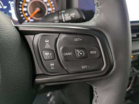 Used 2025 Jeep Gladiator Sport AWD/4WD image 18