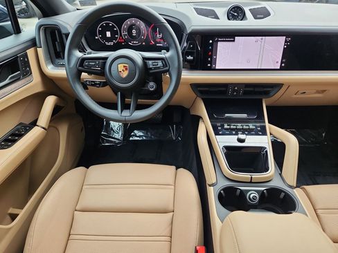 Used 2024 Porsche Cayenne Coupe image 4