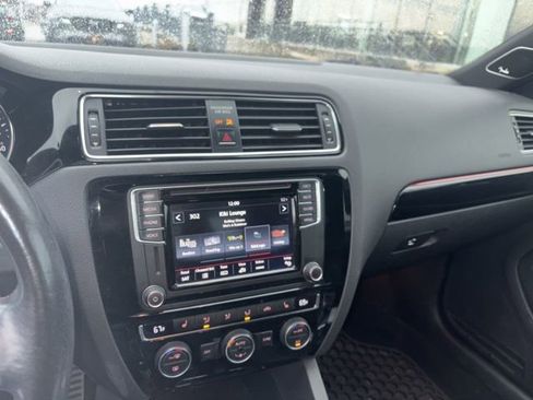 Used 2016 Volkswagen Jetta GLI SE image 6