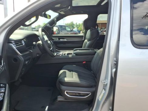 New 2026 Jeep Grand Wagoneer Summit AWD/4WD image 6
