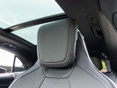 New 2025 Porsche Macan Electric image 31