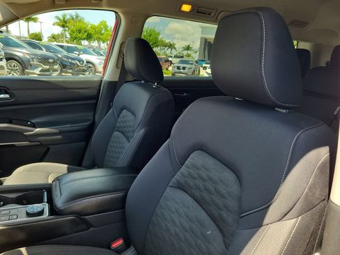 Used 2022 Nissan Pathfinder SV AWD/4WD image 17
