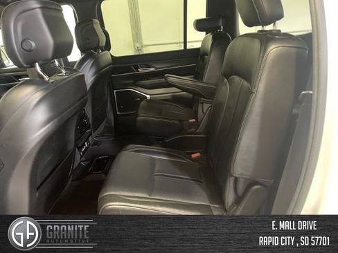 Used 2024 Jeep Wagoneer Series II AWD/4WD image 12