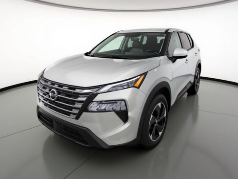 Used 2025 Nissan Rogue SV FWD image 3