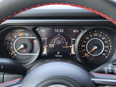 Used 2024 Jeep Wrangler Unlimited Rubicon w/ Capability Package AWD/4WD image 18