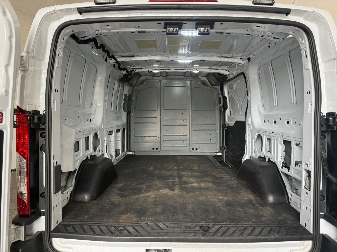 Used 2024 Ford Transit 150 Low Roof RWD image 7