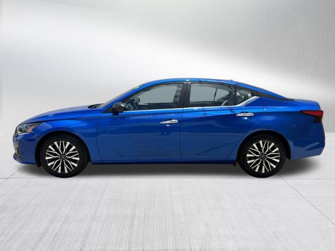 Used 2025 Nissan Altima 2.5 SV FWD image 4
