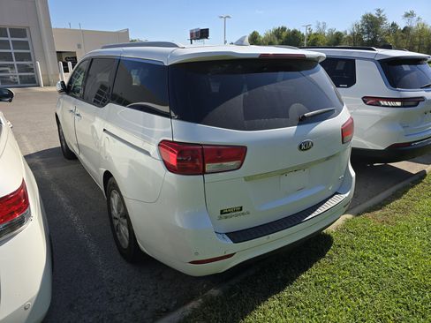 Used 2015 Kia Sedona EX image 5
