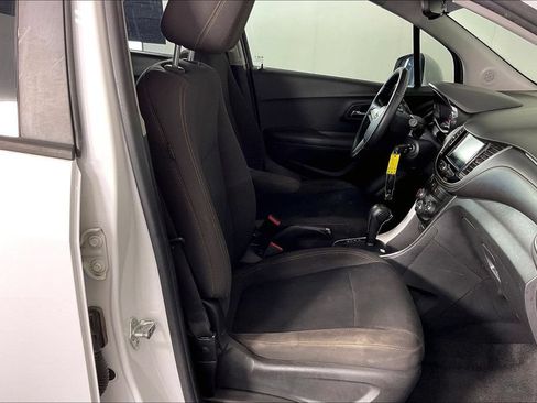 Used 2017 Chevrolet Trax LS FWD image 10