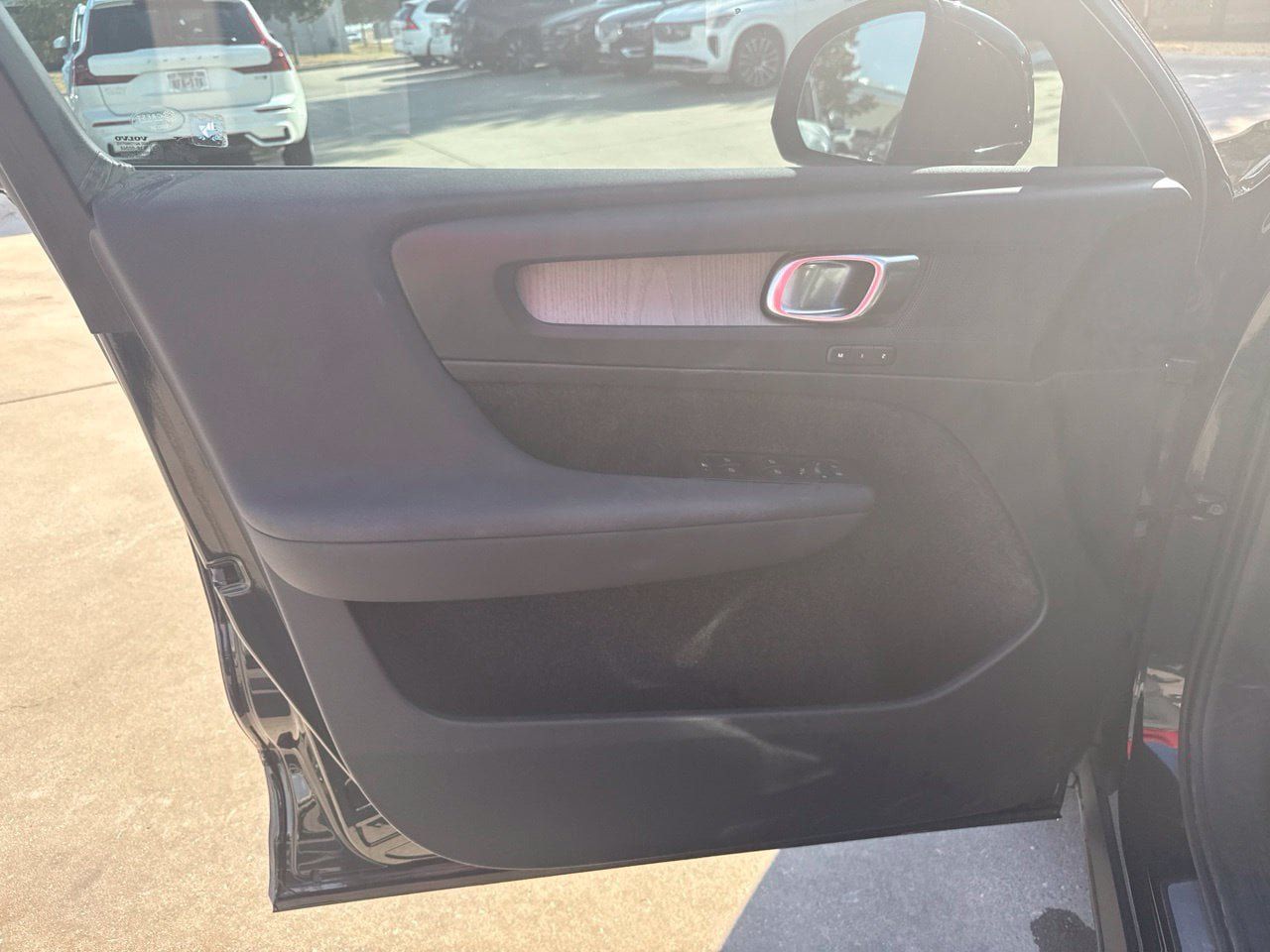 Used 2023 Volvo XC40 B5 Plus w/ Protection Package Premier AWD/4WD image 18