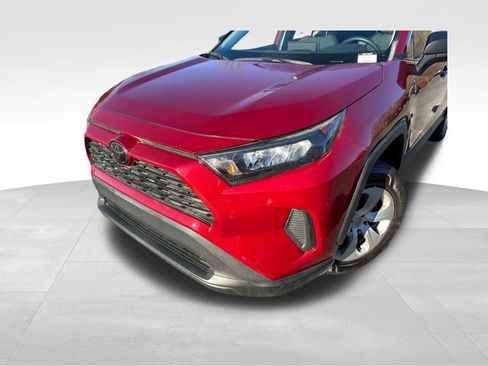 Used 2020 Toyota RAV4 LE image 9