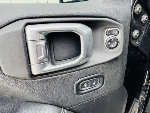 Used 2020 Jeep Wrangler Unlimited Sahara w/ Uconnect 4C Nav & Sound Group AWD/4WD image 7