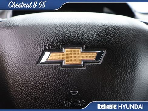 Used 2023 Chevrolet Traverse LT FWD image 29