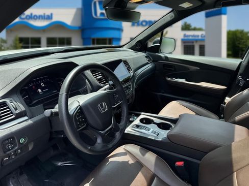 Used 2025 Honda Passport EX-L image 13
