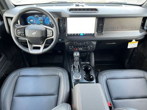 Used 2025 Ford Bronco Badlands image 3