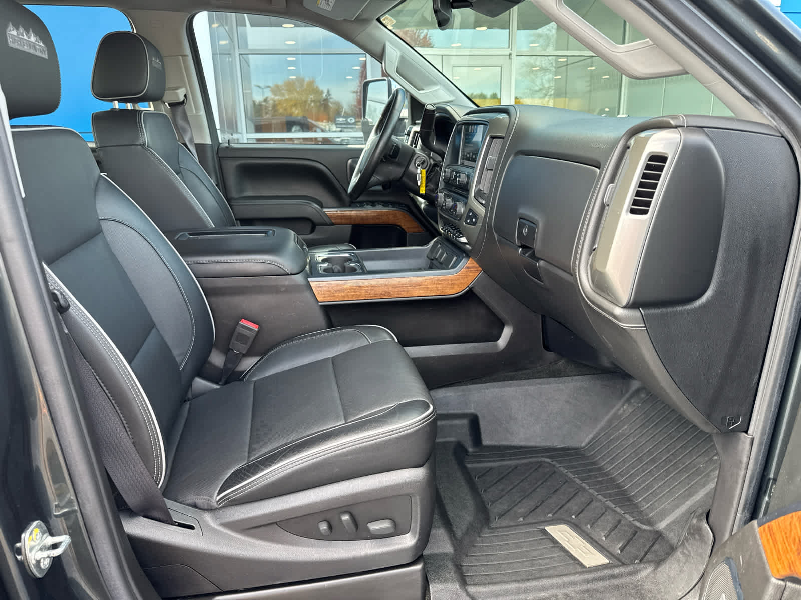 Used 2017 Chevrolet Silverado 2500 High Country w/ Duramax Plus Package AWD/4WD image 4
