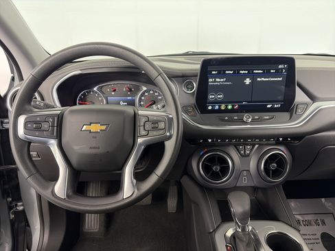 Used 2025 Chevrolet Blazer LT AWD/4WD image 3