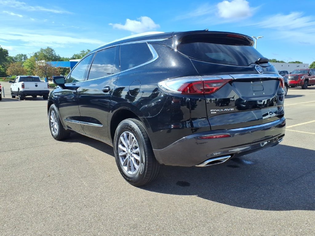 Used 2024 Buick Enclave Essence AWD/4WD image 7