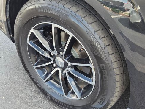 Used 2019 Dodge Grand Caravan SXT FWD image 11