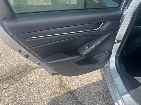 Used 2018 Honda Accord Sport image 11