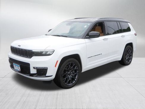 Used 2024 Jeep Grand Cherokee L Summit AWD/4WD image 3