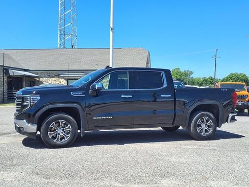 Used 2025 GMC Sierra 1500 SLT AWD/4WD image 17