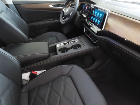 New 2026 Volkswagen Atlas SE image 25