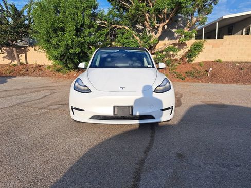 Used 2022 Tesla Model Y Long Range AWD/4WD image 2
