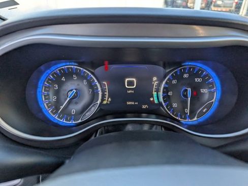 Used 2024 Chrysler Pacifica Touring-L image 13