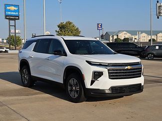 Used 2024 Chevrolet Traverse LT FWD video 3