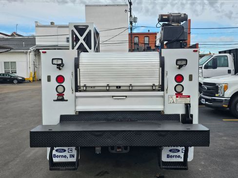 Used 2015 Ford F550 4x4 Regular Cab Super Duty image 3