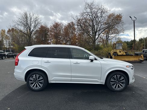 Used 2022 Volvo XC90 T6 Momentum w/ Advanced Package image 4