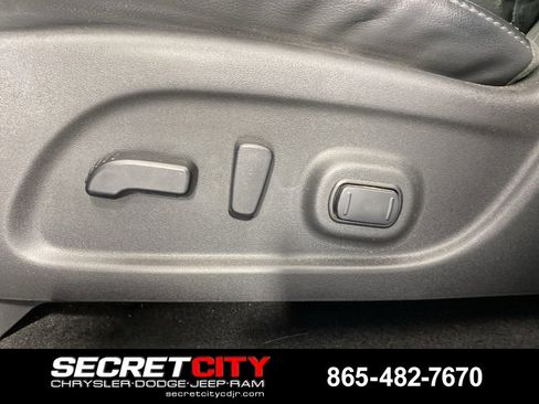 Used 2017 Nissan Pathfinder SL w/ SL Tech Package FWD image 13
