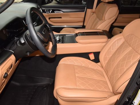 Used 2024 Jeep Grand Wagoneer Series III w/ Rear Seat Video Group 1 AWD/4WD image 13