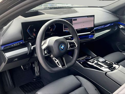 Used 2026 BMW 550e xDrive w/ Premium Package AWD/4WD image 16