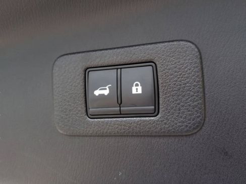 Used 2023 Nissan Armada Platinum w/ Captain's Chairs Package RWD image 11