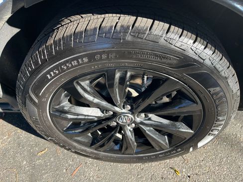 Used 2025 Buick Envista Sport Touring image 28